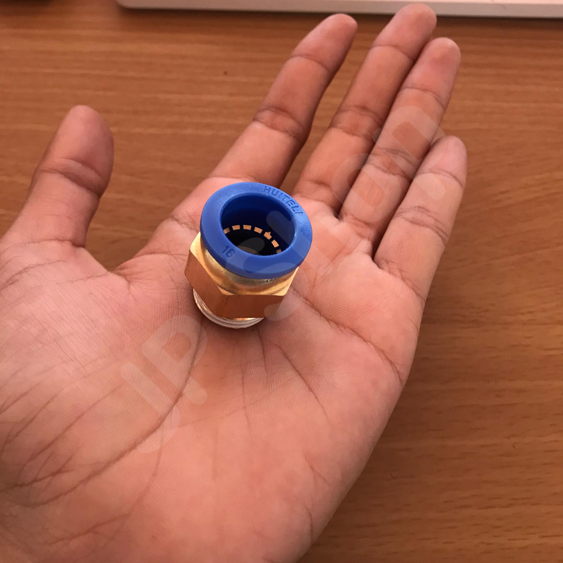 ฟิตติ้งสายลม 16 มม. ข้อต่อ PC-16-04 เกลียว 4 หุน #16041 ราคา 1 ตัว