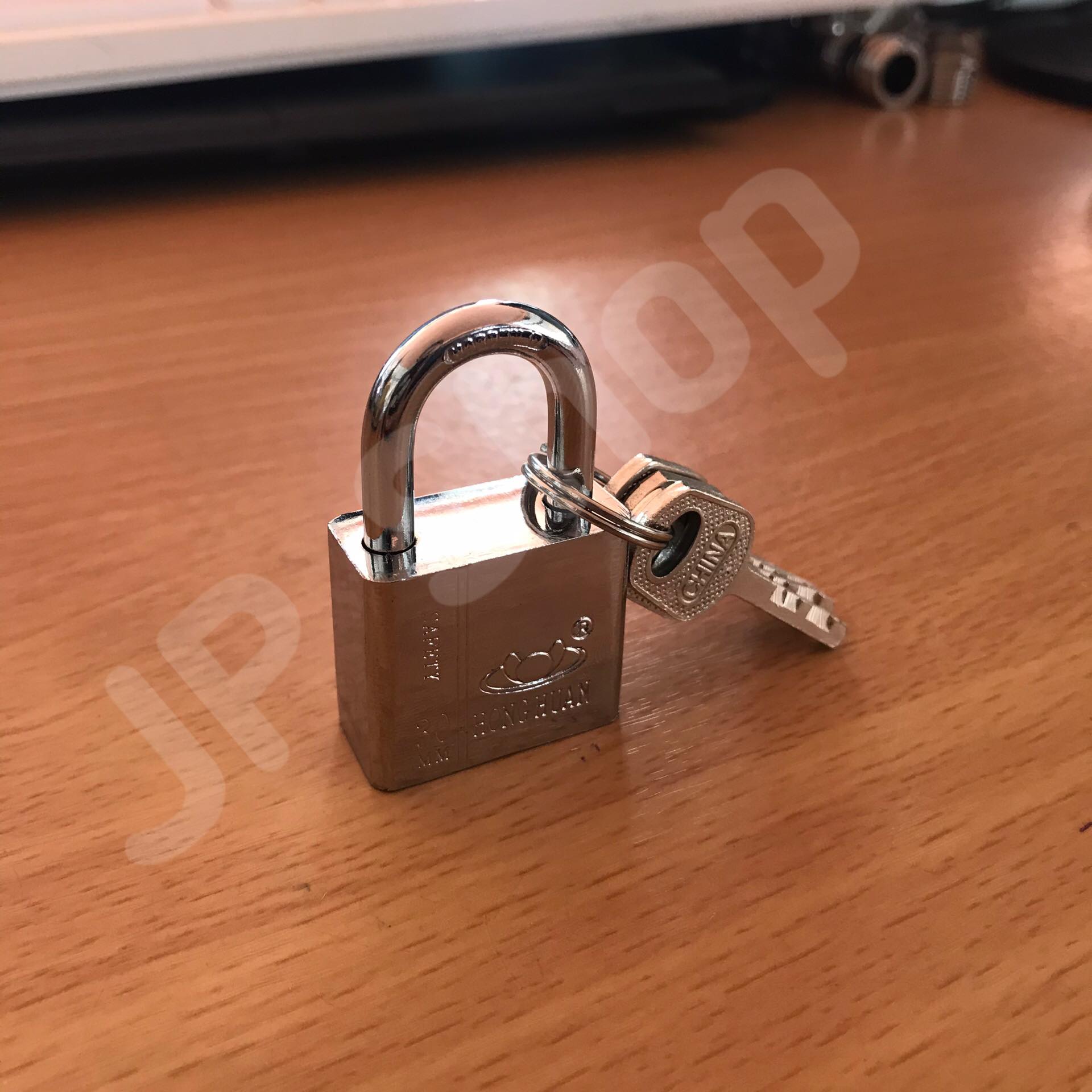 กุญแจล็อคบ้าน ล็อคครัว ล็อคอเนประสงค์ 30 มม. ล็อคแน่นหนา คงทน ราคาถูก สนใจสั่งซื้อได้เลย ห่วงสั้น #910