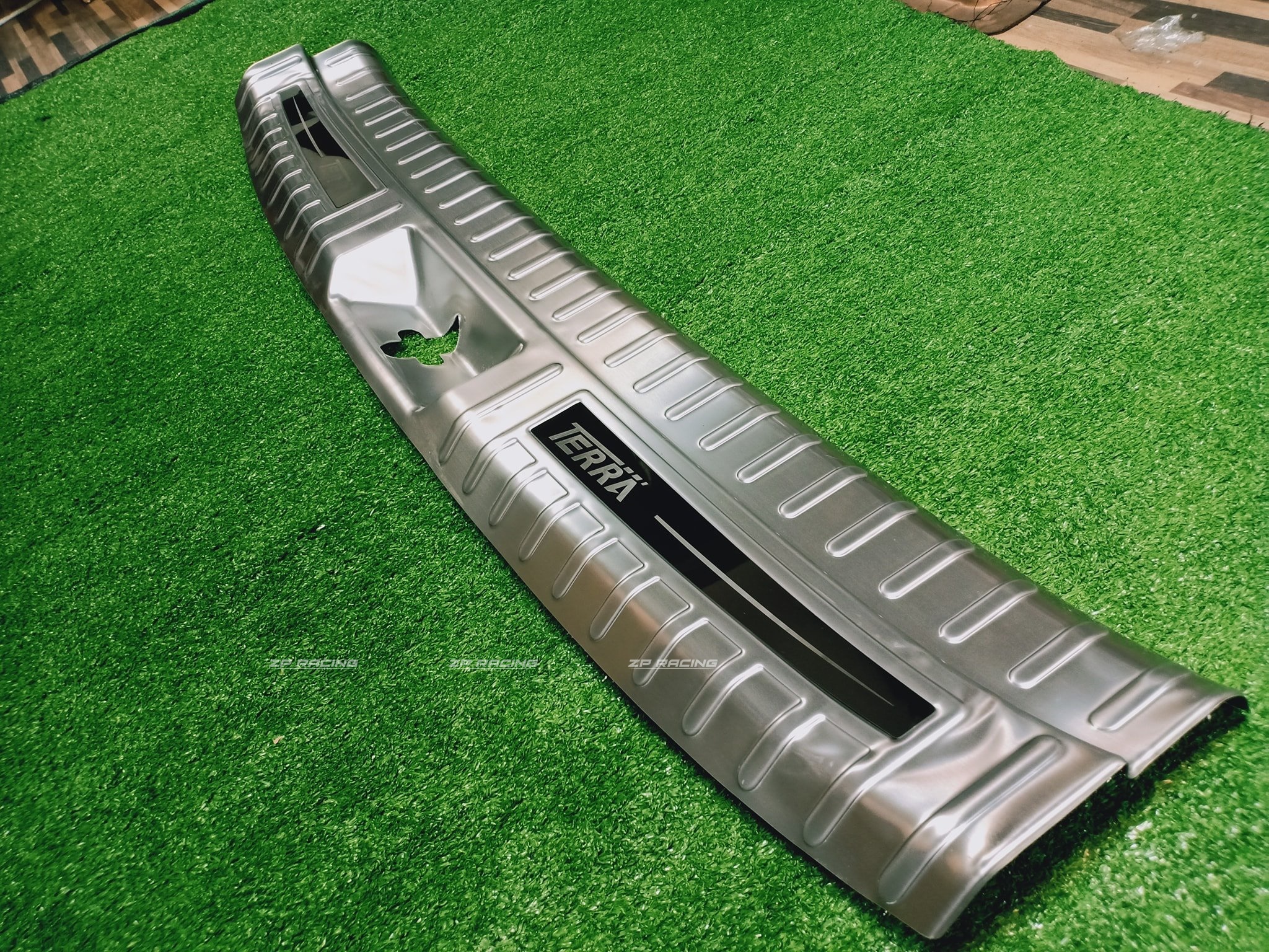 เพลทกันรอยท้ายด้านใน Stainless TERRA