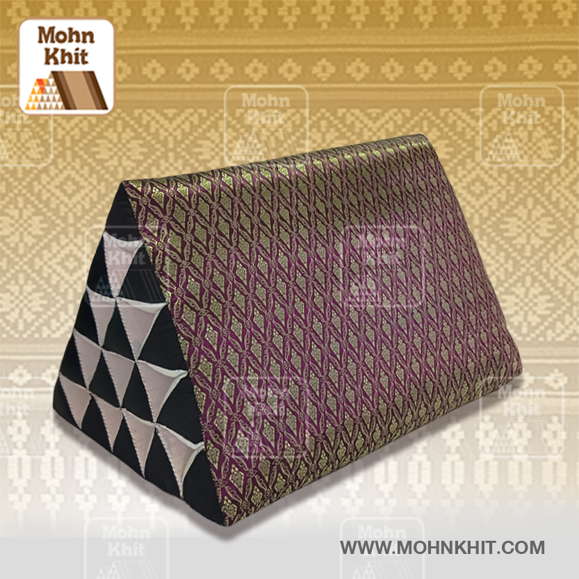 หมอนสามเหลี่ยม15ช่องเดี่ยว ลายไทยปักด้ายทอง 52cmx36cmx32cm// Thai Tri-angle Cotton kapok Thai silk patternTraditional Floor Cushions .