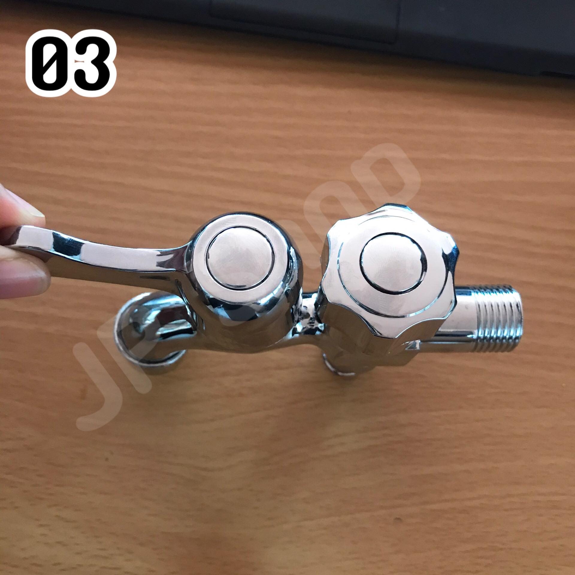 ก๊อกน้ำสแตนเลสวาวล์ด้านในเป็นทองเหลือง ขนาด 4 หุน ก๊อกน้ำอเนกประสงค์ ก๊อกน้ำคู่เครื่องซักผ้า ก๊อกน้ำ หัวก๊อกสระน้ำ ก๊อกน้ำ 2 ทาง 03 #003200