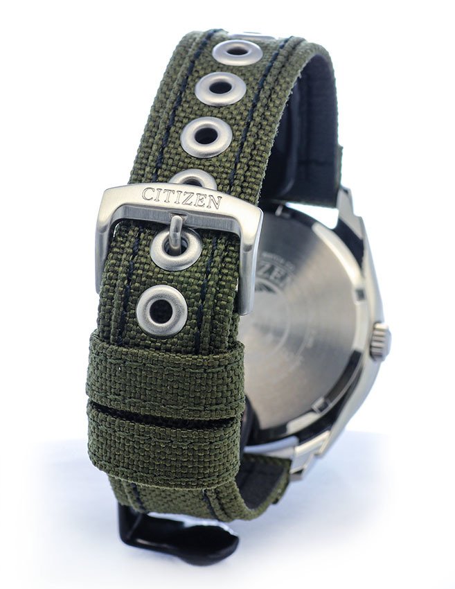 Citizen Eco-Drive Millitary นาฬิกาข้อมือผู้ชาย สายผ้าร่ม รุ่น AP4011-01W