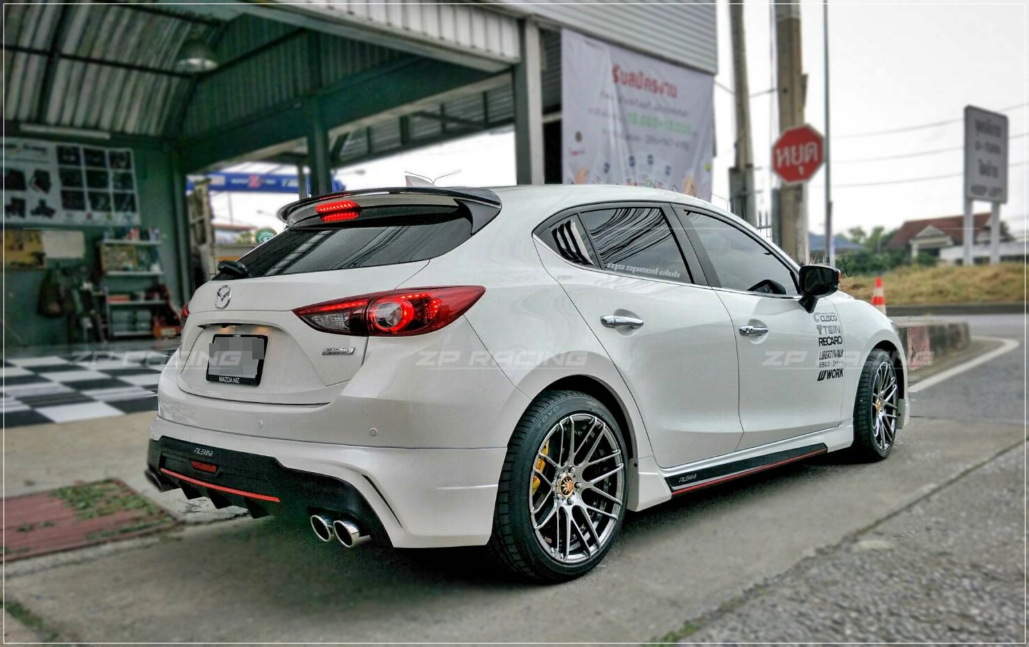 ครอบกระจกหลัง Mustang Carbon Mazda3