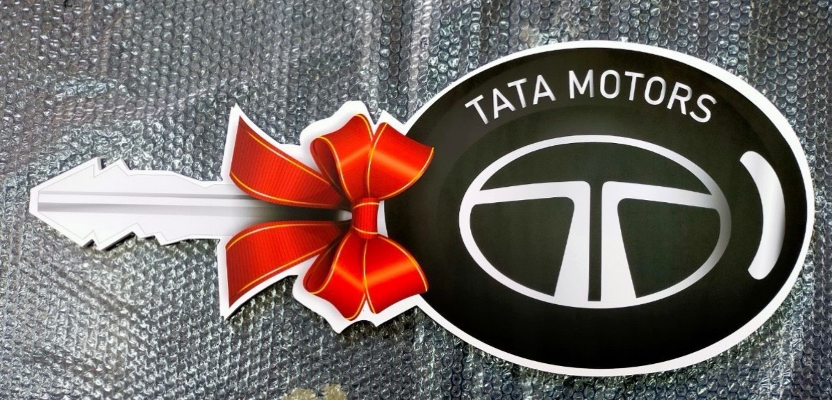 ป้ายกุญแจส่งมอบรถ ป้ายถือถ่ายรูป ขนาดป้าย 40 x 80 cm