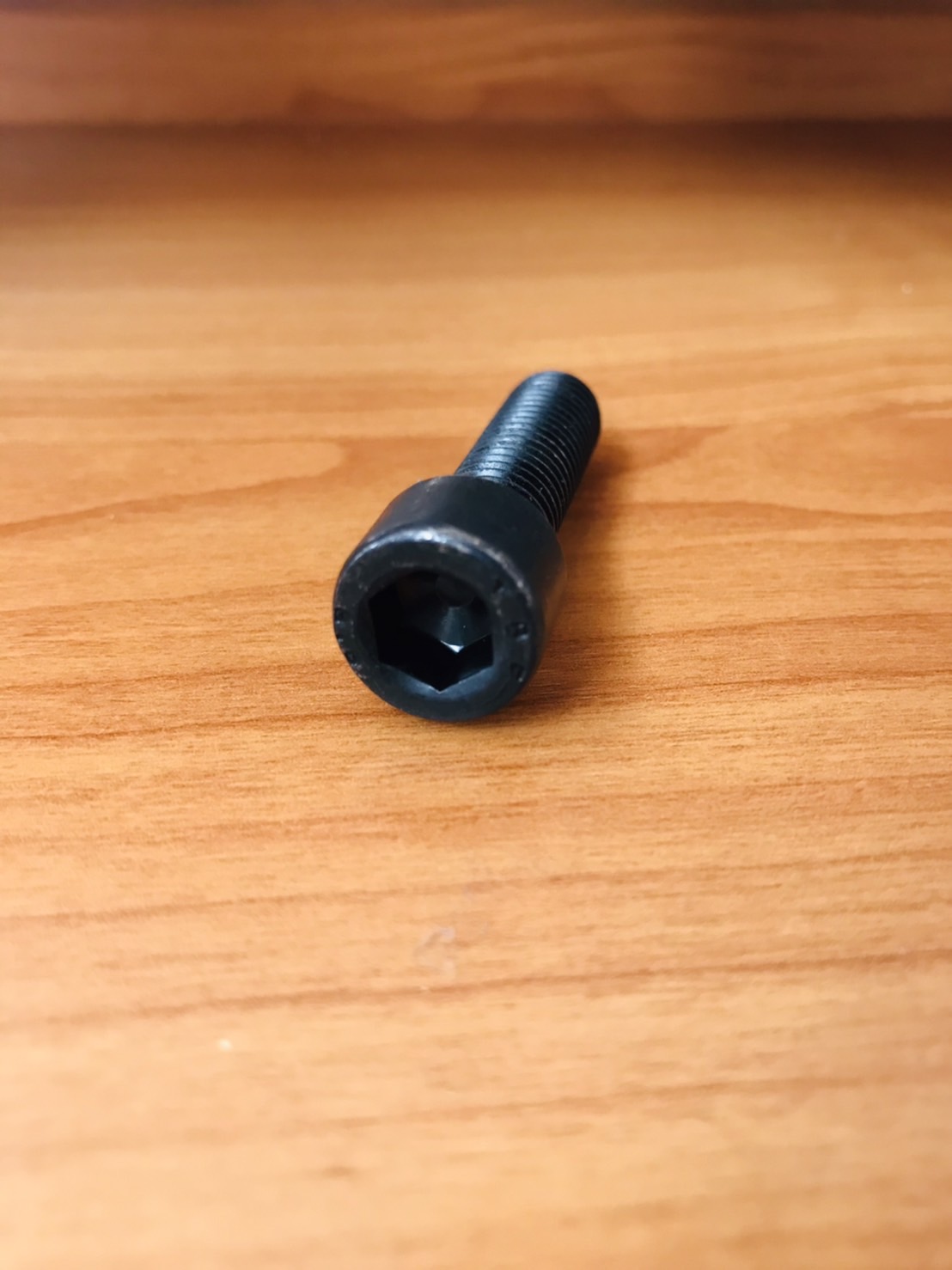 สกรูหัวจมดำ M10 เกลียว 1.5 ยาว 35 มม. (น็อตดำหน้าแปลน) Black Socket Head Screw M10 Thread 1.5 Length 35mm (Black Flange Bolt)#00003