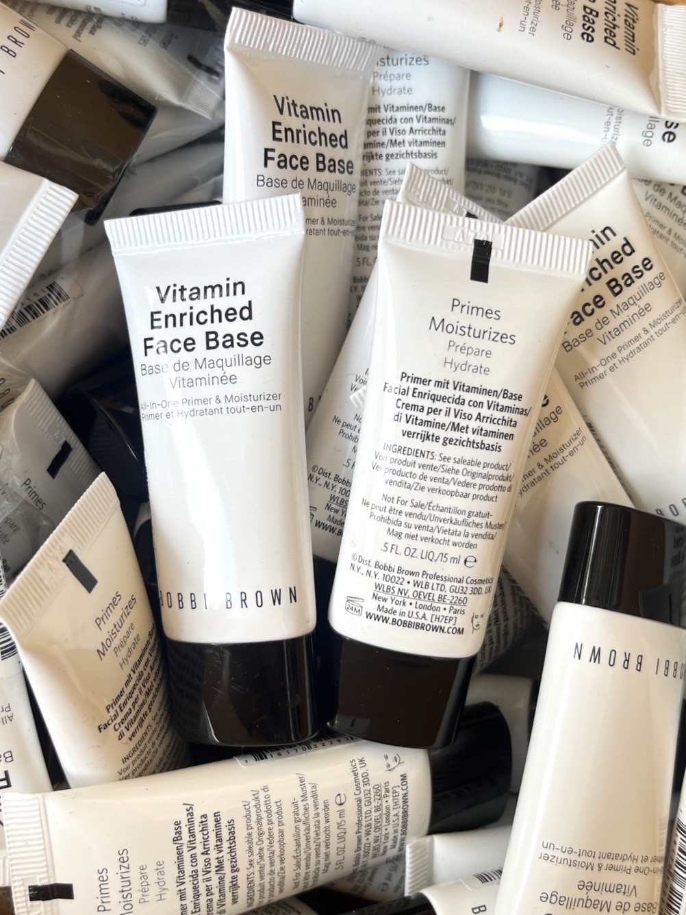 (1หลอด) แบบหลอด Bobbi Brown Vitamin Enriched Face Base All-In-One Primer And Moisturizer 15ml. ไพรเมอร์บวกกับมอยซ์เจอไรเซอร์