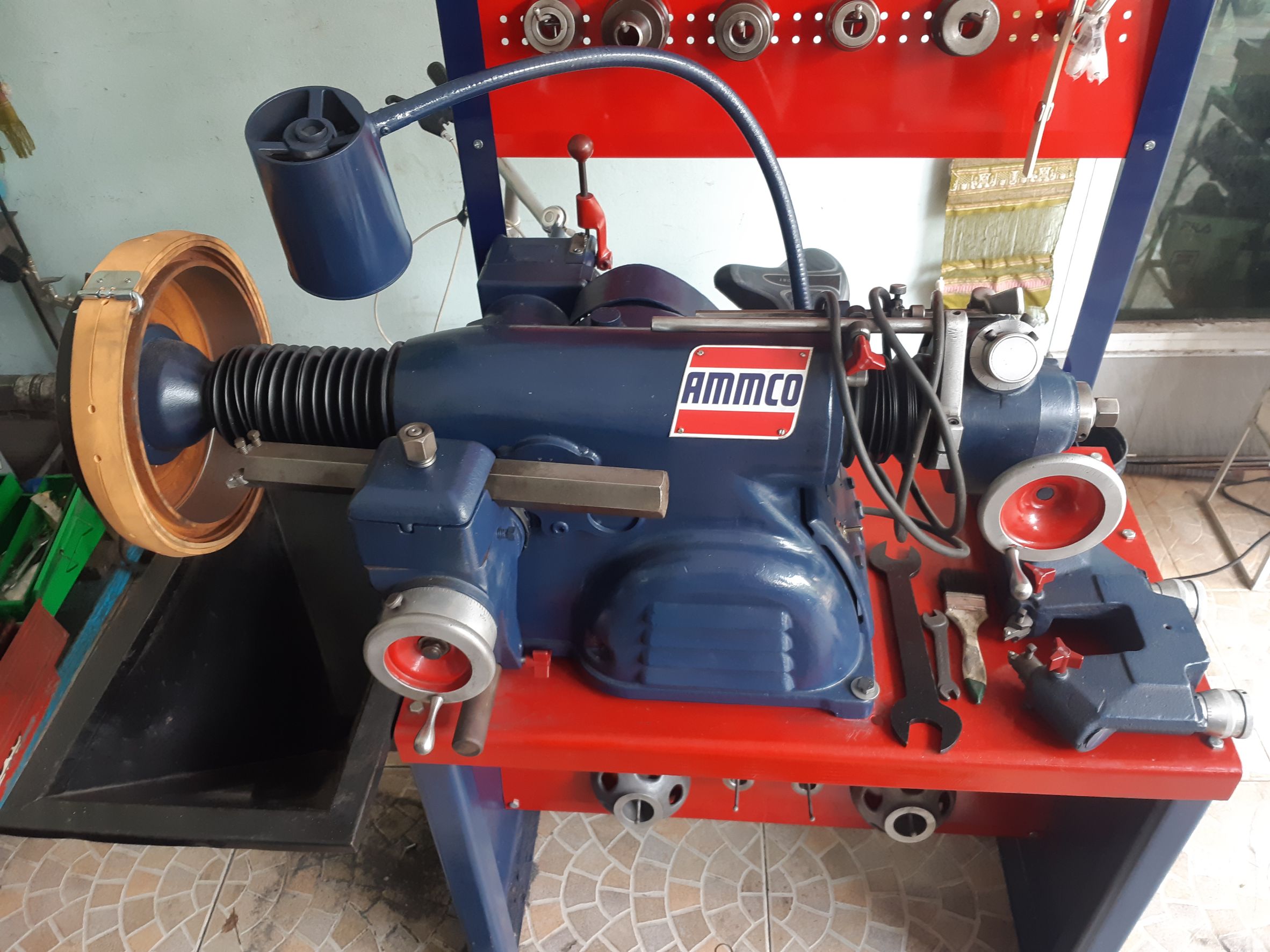 เครื่องเจียรจานเบรค Ammco