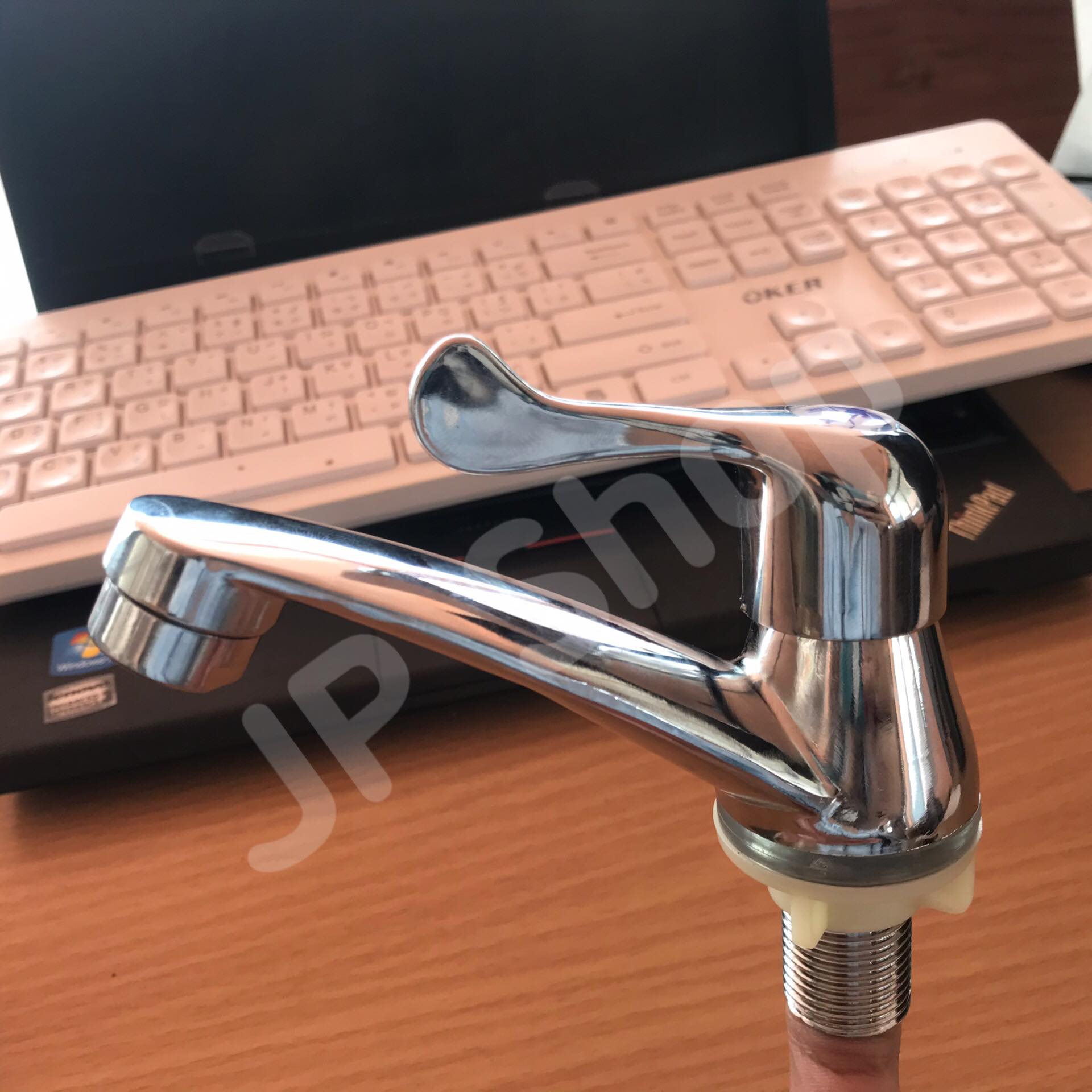 ก๊อกน้ำอ่างล้างหน้าสแตนเลส 05 ขราด 4 หุน ก๊อกน้ำ ก๊อกอ่างล้างหน้า สแตนเลส #05180