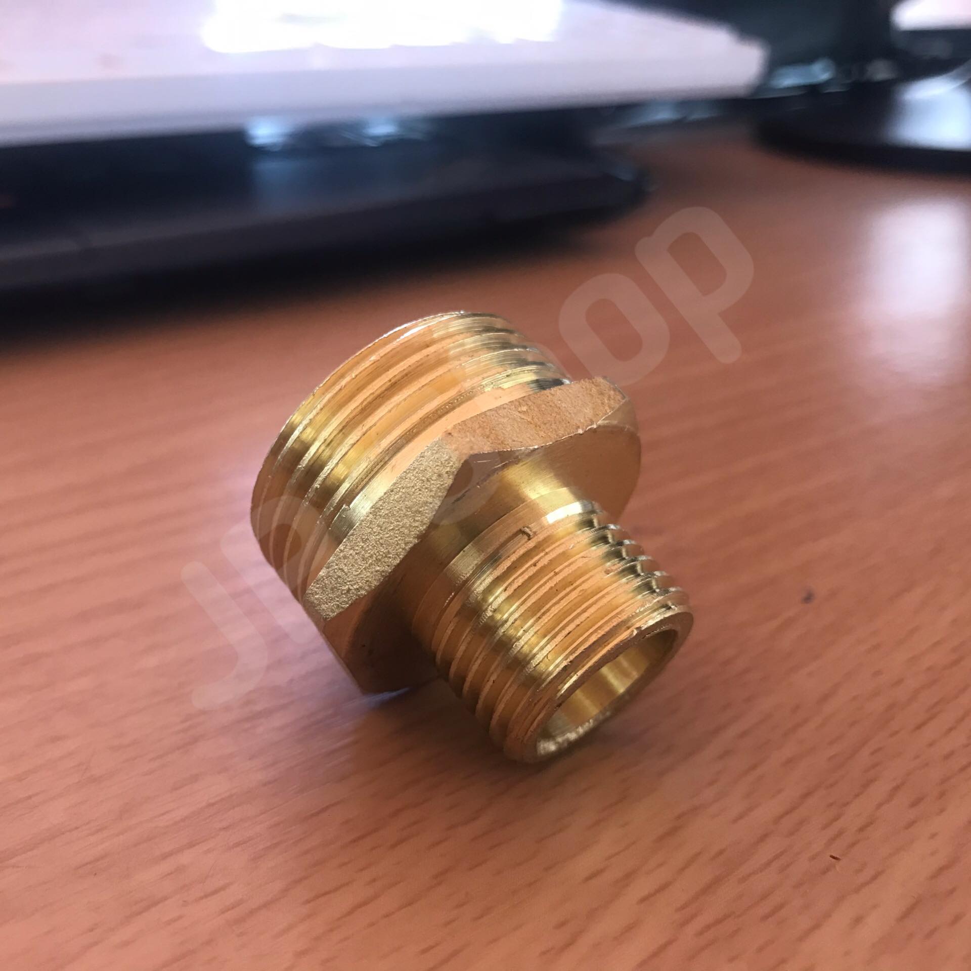 ข้อต่อทองเหลือง นิปเปิ้ล 1 '' ลด 4 หุน ข้อต่อ ทองเหลือง นิปเปิ้ล ขนาด 1 '' ลด 4 หุน #0154