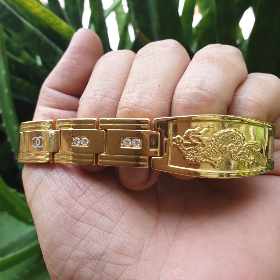 สร้อยข้อมือมังกรฝังเพชร กว้าง1.5cm. พร้อมแร่ปรับสมดุลร่างกาย งานเลเซอร์ ไม่ลอกไม่ดำ