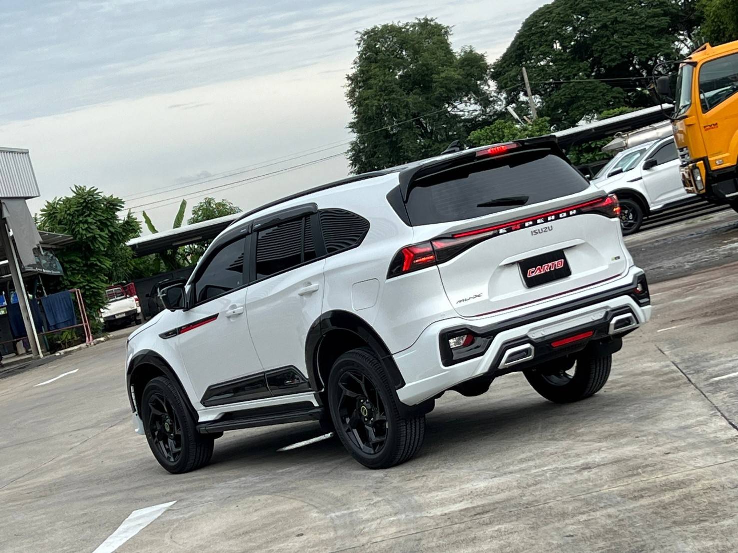 ชุดแต่ง ชุดสเกิร์ต Isuzu MU-X 2025 รุ่น EMPEROR M1 เฉพาะ RS