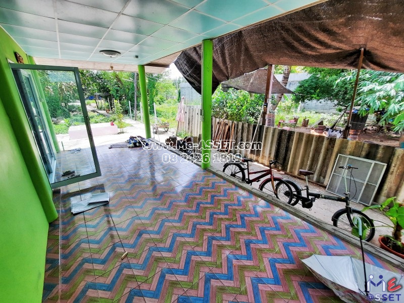 ขายที่ดินพร้อมสิ่งปลูกสร้าง บ้านชั้นเดียว ย่าน พุทธมณฑลสาย 4, ทวีวัฒนา อักษะ : ศาลายา ซอย 17 ใกล้ร้านก๊วยเตี๋ยวนายเงี๊ยบ : 134 ตารางวา