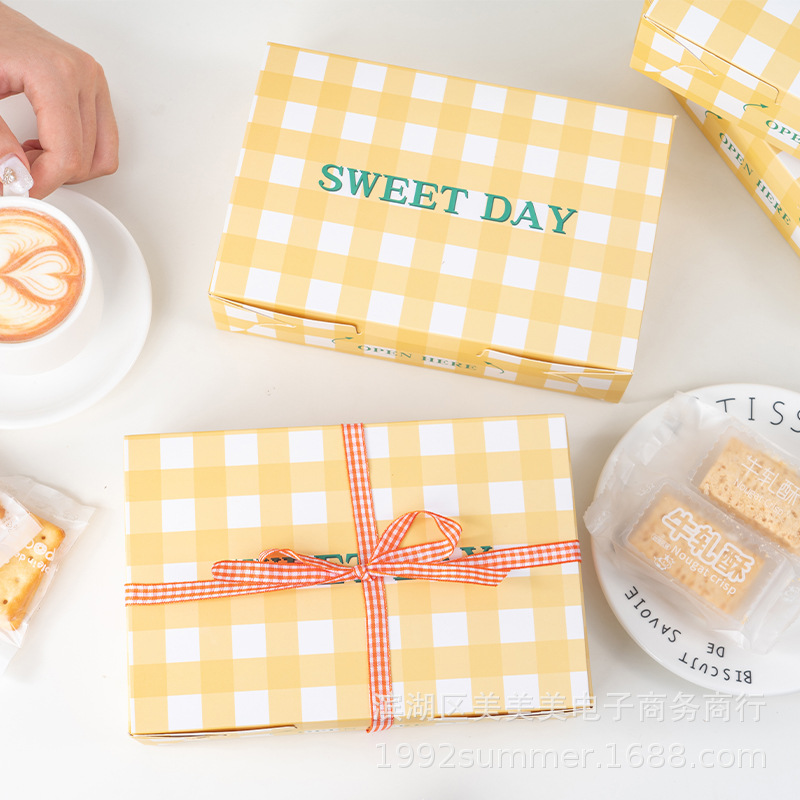 กล่องใส่ขนมลายสก็อตเกาหลี Sweet Day (แพค 10 ใบ)