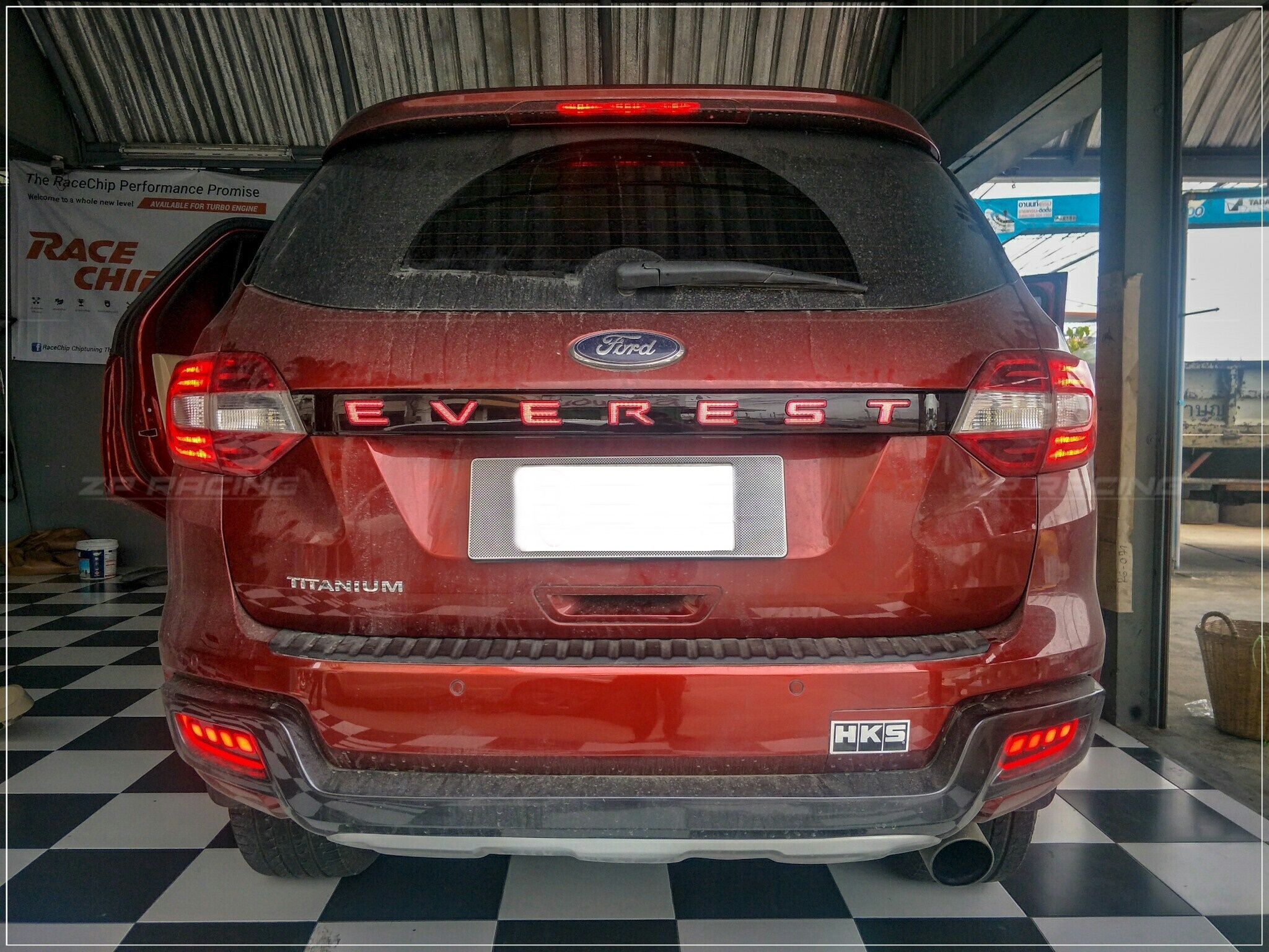 คาดฝาท้าย คาดท้าย EVEREST มีไฟ LED