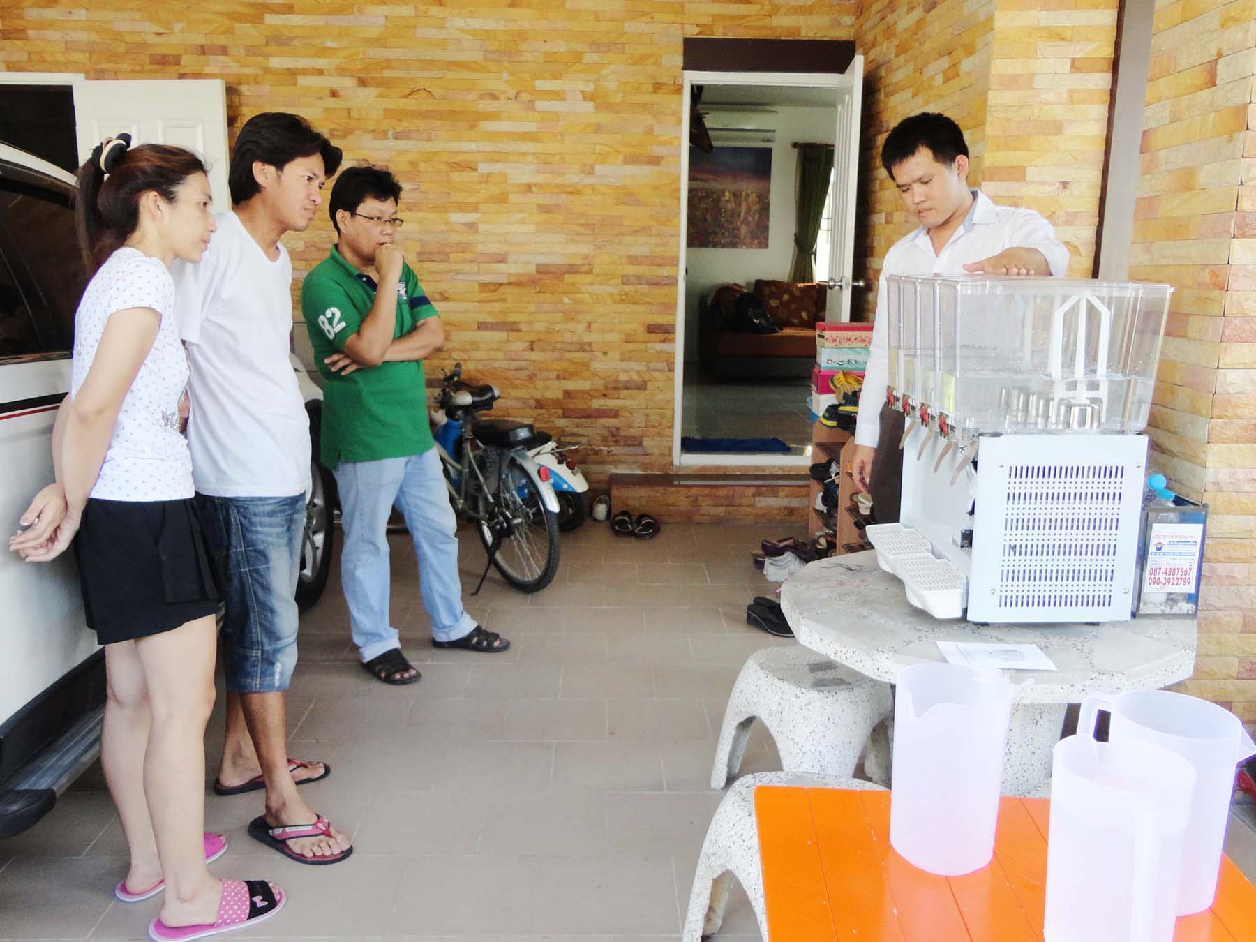 เครื่องจ่ายน้ำหวาน4โถ โถละ9ลิตร