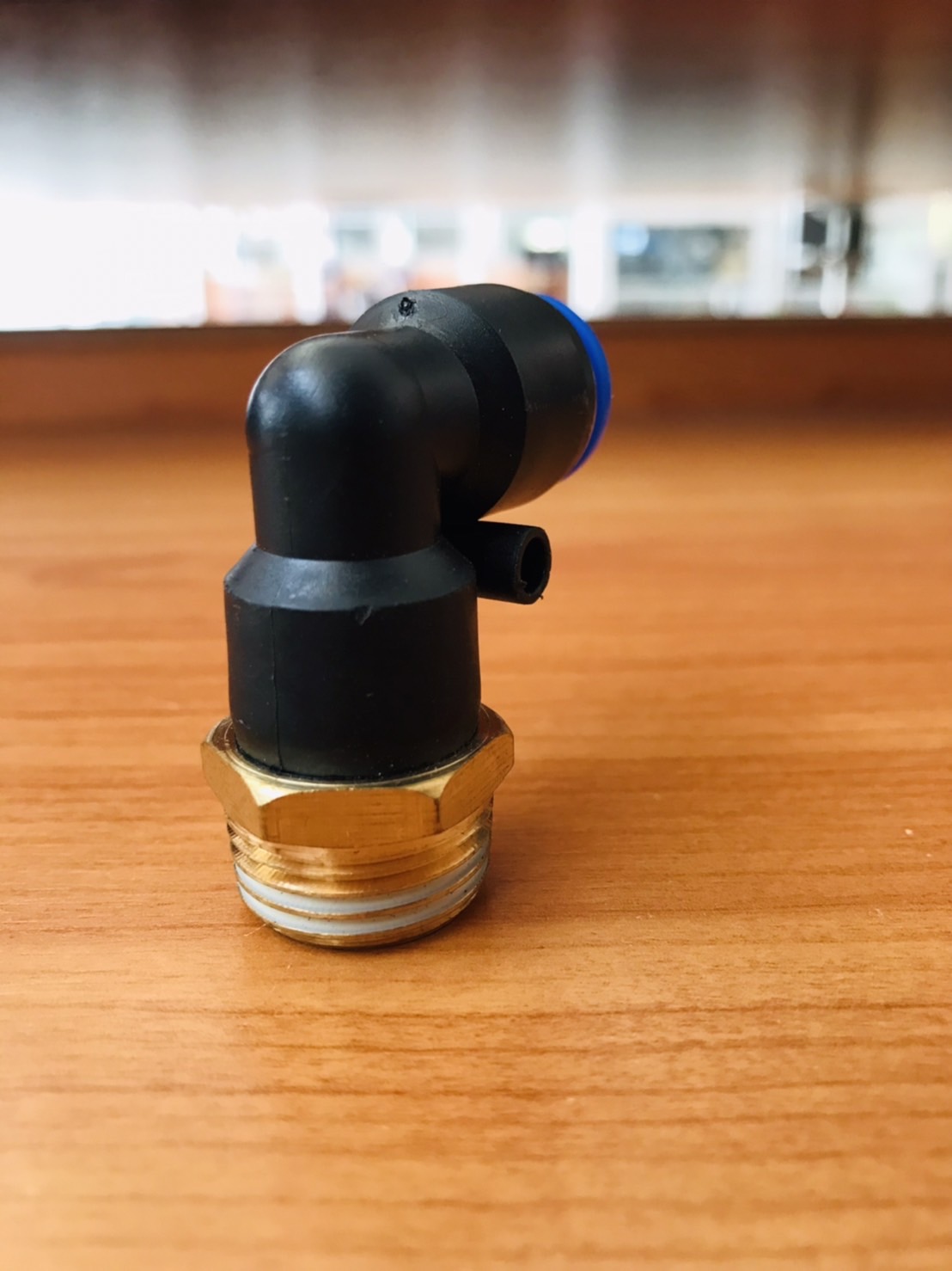 ข้อต่อลมฟิตติ้ง PL 10-04 ฟิตติ้งสายลม 10 มม. เกลียวนอก 4 หุน #1004