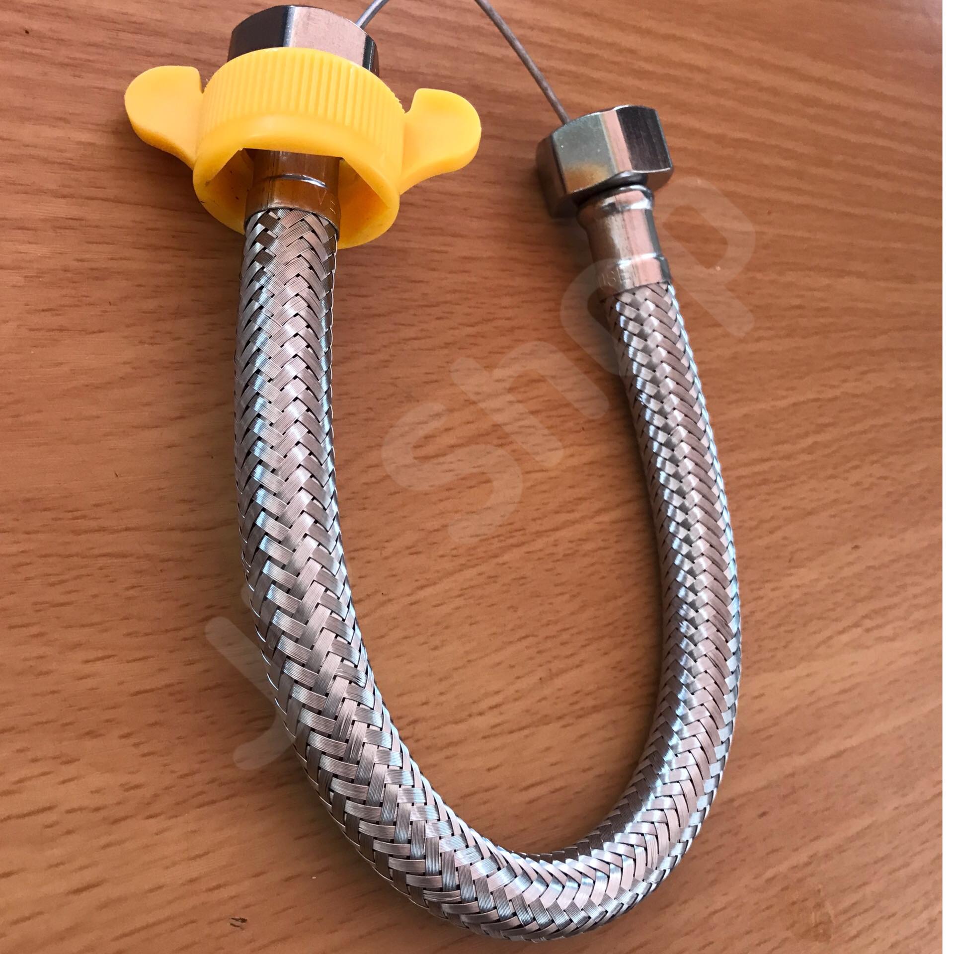 สายน้ำดี ความยาวขนาด 30 ซม. หัวสายสแตนเลส304 เกลียวใน4หุน(1/2") สำหรับต่อน้ำใช้ทั่วไป ห้องน้ำ ห้องครัว #3001