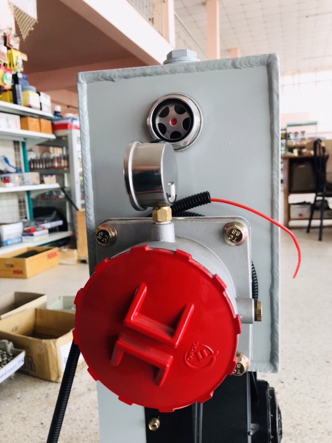 ถังไฮดรอลิกขนาด 18 ลิตร พร้อมพัดลมคูลเลอร์ 24V (Oil Cooler Tank with 24V Fan – Model) สำหรับรถบรรทุกโม่ปูน#523867