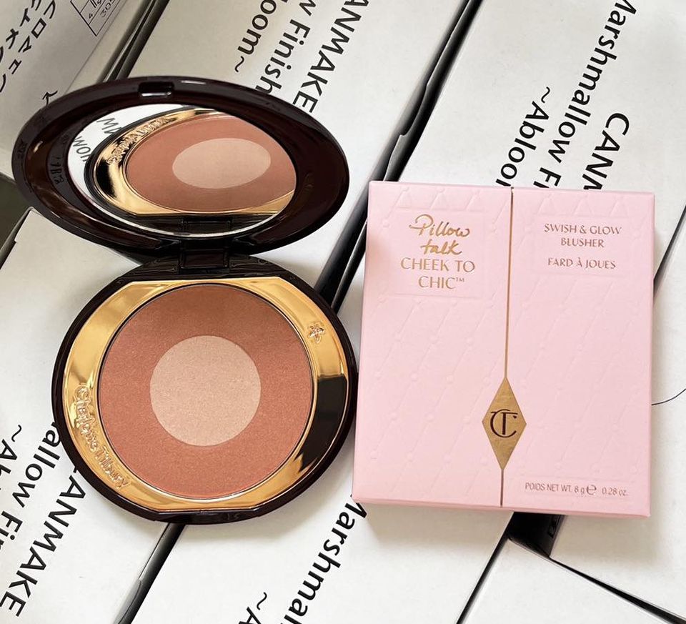 Charlotte Tilbury Cheek To Chic Swish & Glow Blusher 8g. สี Pillow Talk บลัชออน
