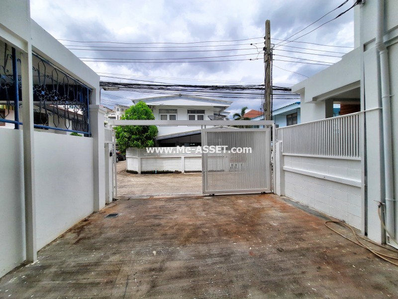 ขายและเช่า ทาวน์โฮมใกล้รถไฟฟ้า ย่าน สุทธิสาร ห้วยขวาง ประชาราษฎร์บำเพ็ญ : ถ.สุทธิสาร ซ.อุดมเกียรติ : 3 ชั้น 25.5 ตารางวา