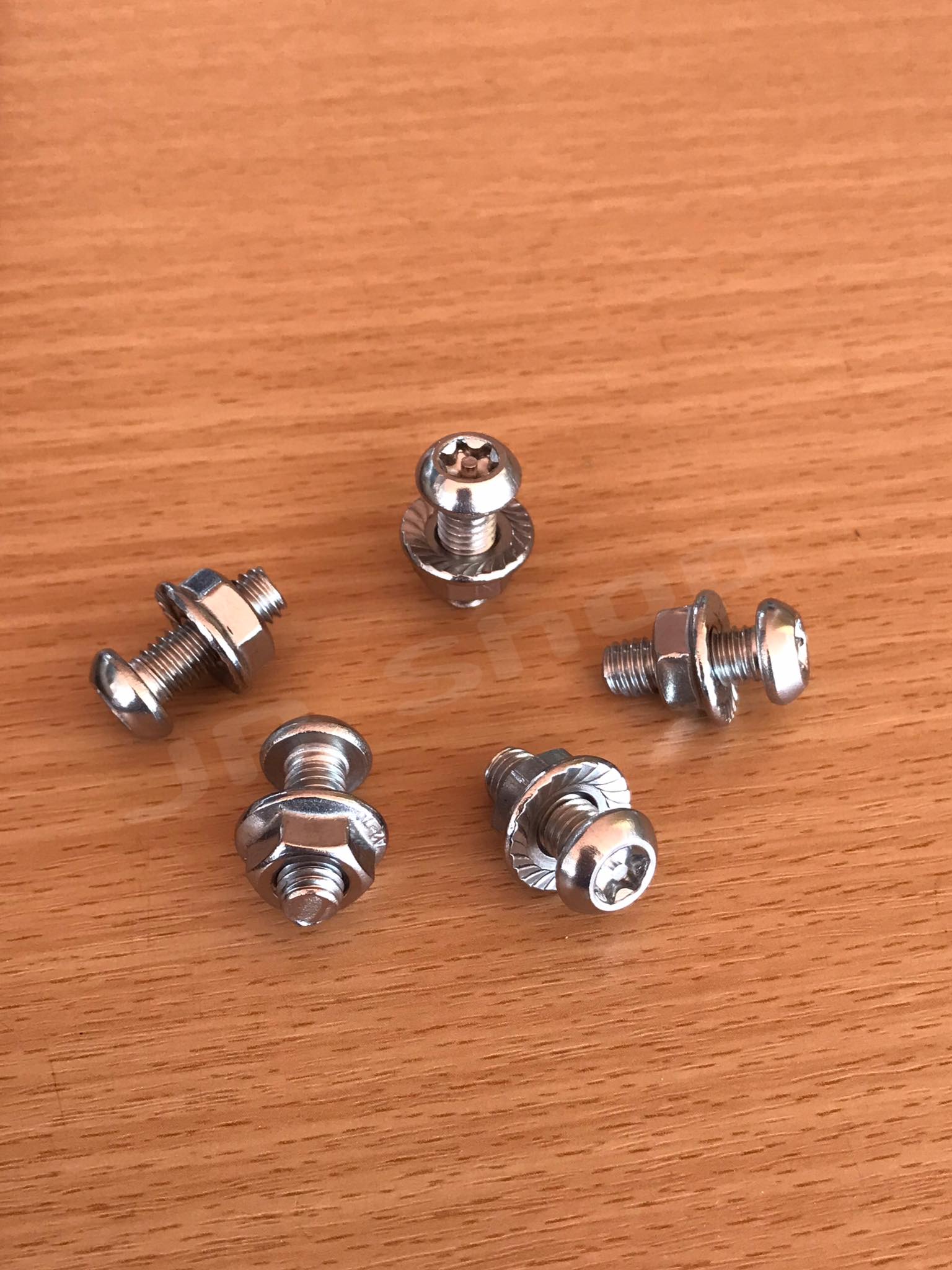 น็อต สกรู น็อตสแตนเลสขนาดM6*16มม. พร้อมหัวน็อต (ดอกจันทร์) #6616