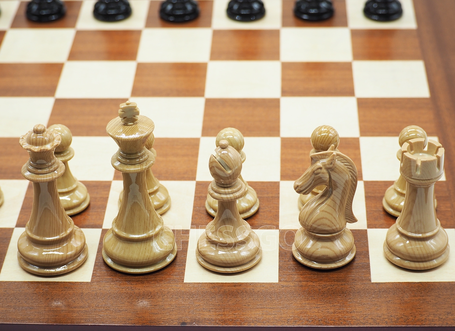 ชุดหมากรุกสากลไม้1(ตัวอะคริลิคลายไม้)