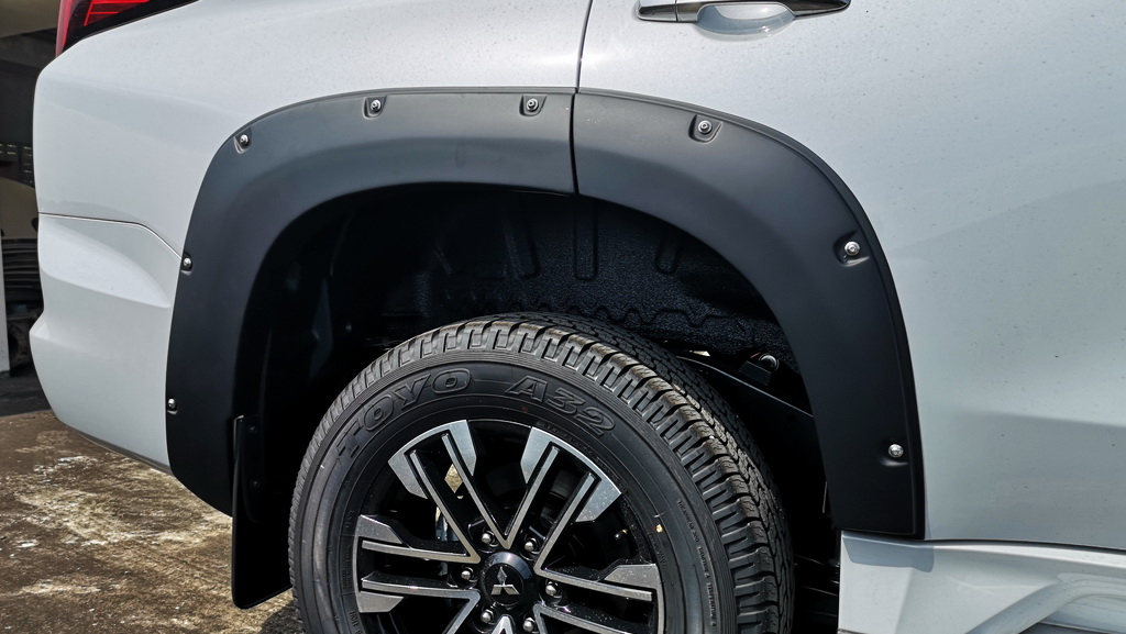 คิ้วล้อ V.2 มีน๊อต ปาเจโร่ สปอร์ต PAJERO SPORT