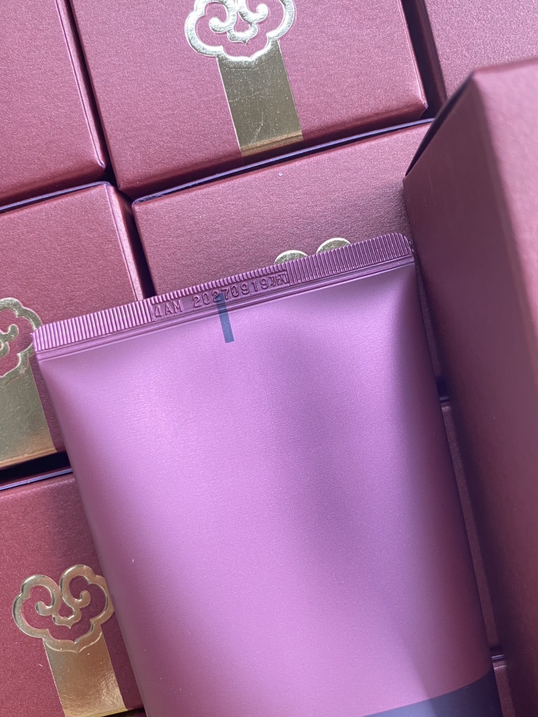 The History Of Whoo Essential Foam Cleanser 180ml. โฟมล้างหน้าเนื้อเจลสูตรอ่อนโยน