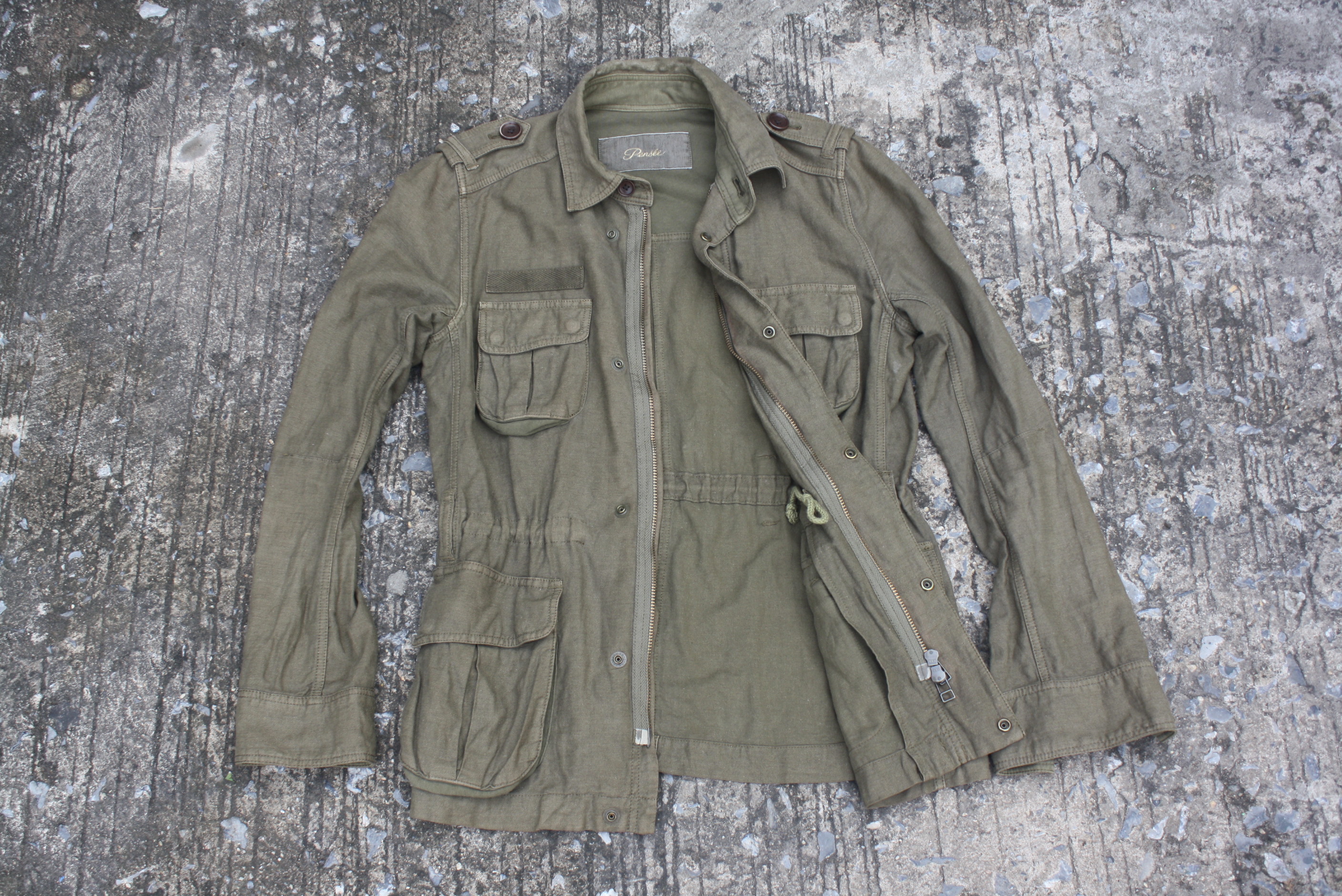 เสื้อแฟชั่นทหาร