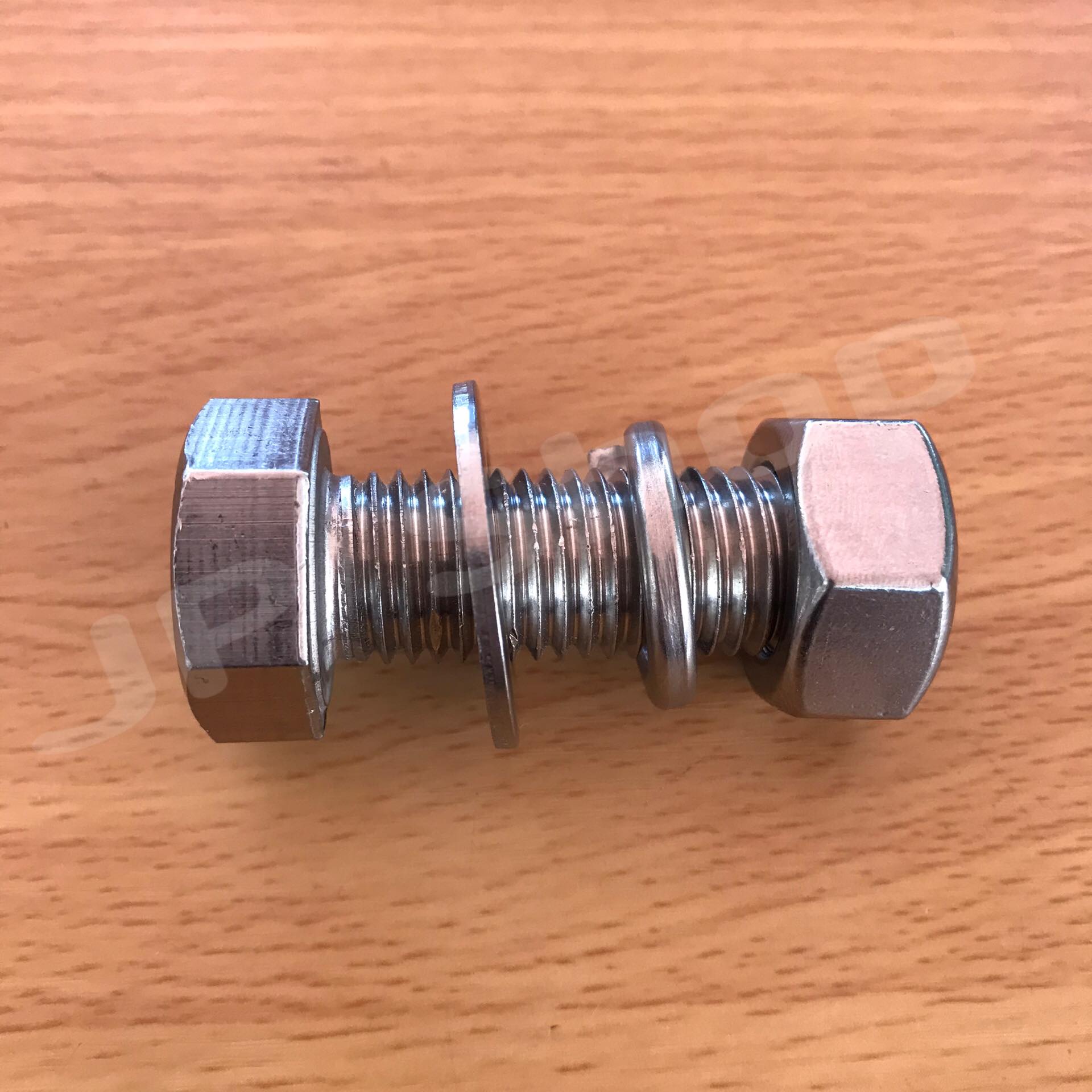 น็อตสแตนเลส 201 M16 ยาว50มม. #16500