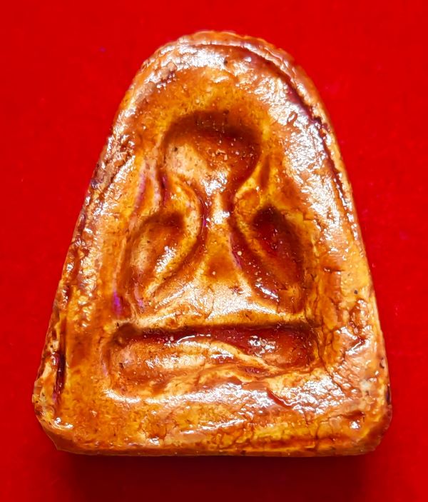 พระปิดตาพิมพ์จัมโบ้หลังแบบ เนื้อผงลงรักปิดทอง หลวงพ่อปาน วัดเครือวัลย์ จ.ชลบุรี