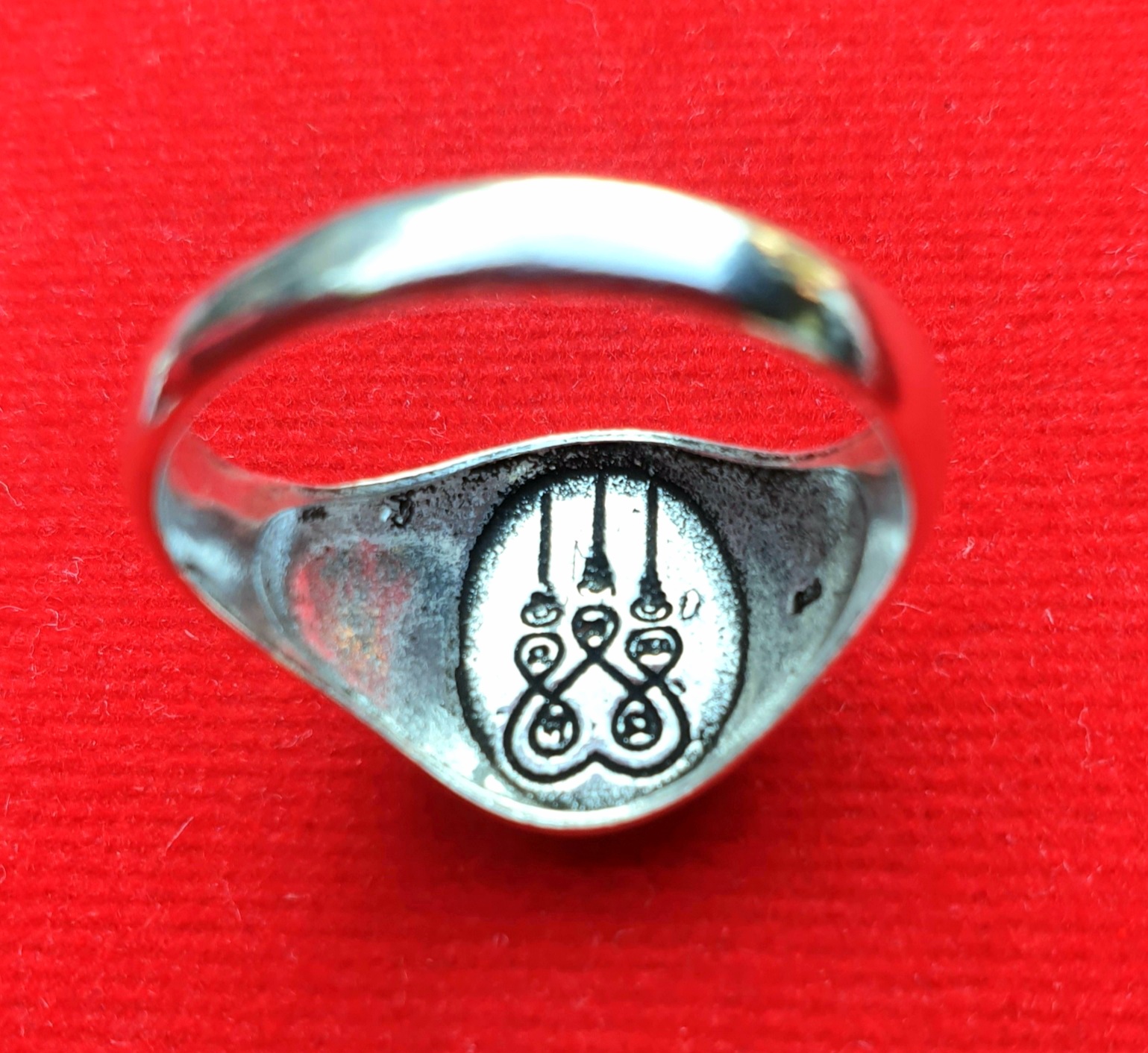 แหวน ไอ้ไข่ รับประกัน เงินแท้ 92.5% 50สตางค์ พร้อมกล่อง มี4ขนาดให้เลือก 7 8 9 10 11. +++แถมฟรีผ้ายันต์ +++ปลุกแสกให้แล้ว