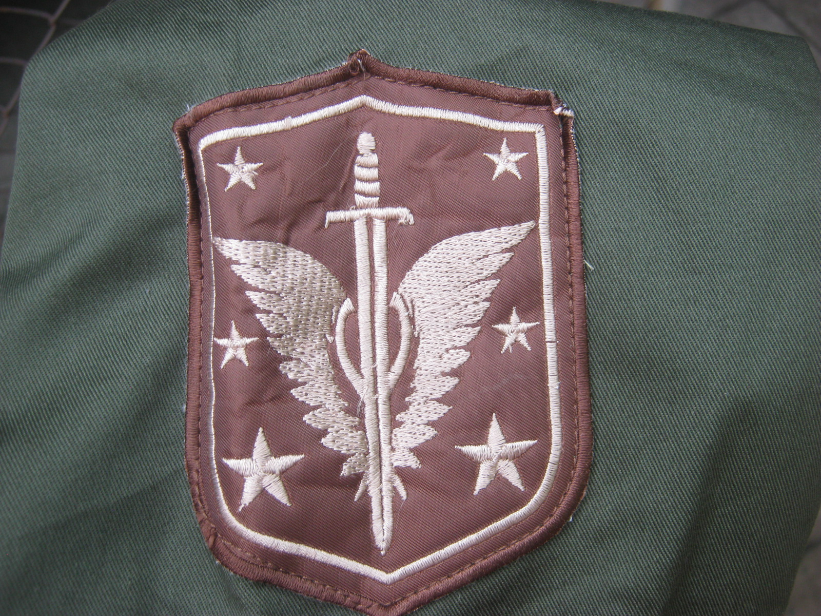 เสื้อแฟชั่นแนวทหาร