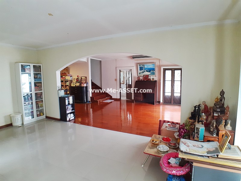 ขายบ้านเดี่ยว ม.ศรีนครพัฒนา ถ.นวมินทร์ 24 แขวงคลองกุ่ม เขตบึงกุ่ม กรุงเทพ / พื้นที่ 3 ชั้น 99 ตารางวา