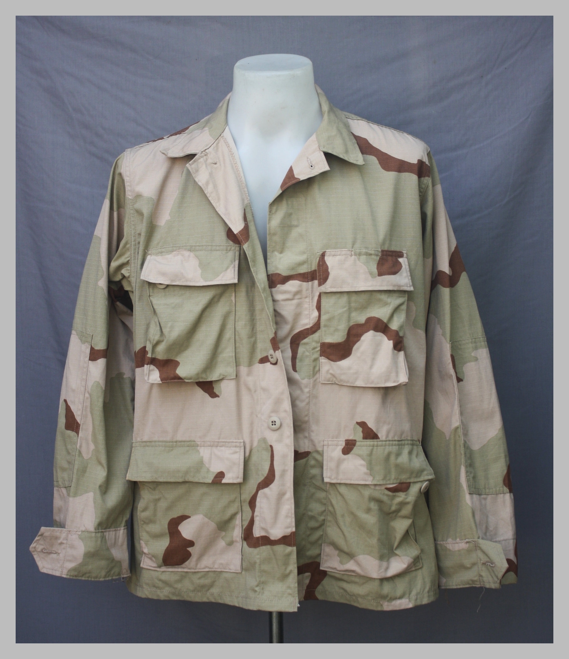 เสื้อทหารสหรัฐ ลายพรางสามสี Medium Short