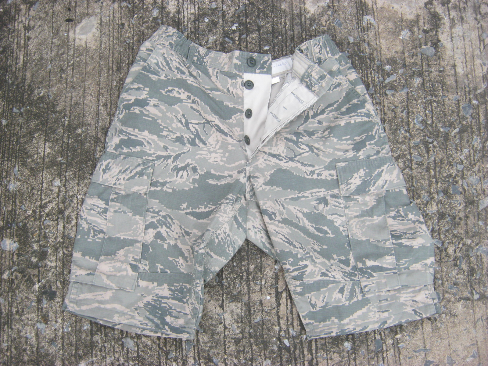 กางเกงทหารอากาศสหรัฐ ลายเสืออากาศ