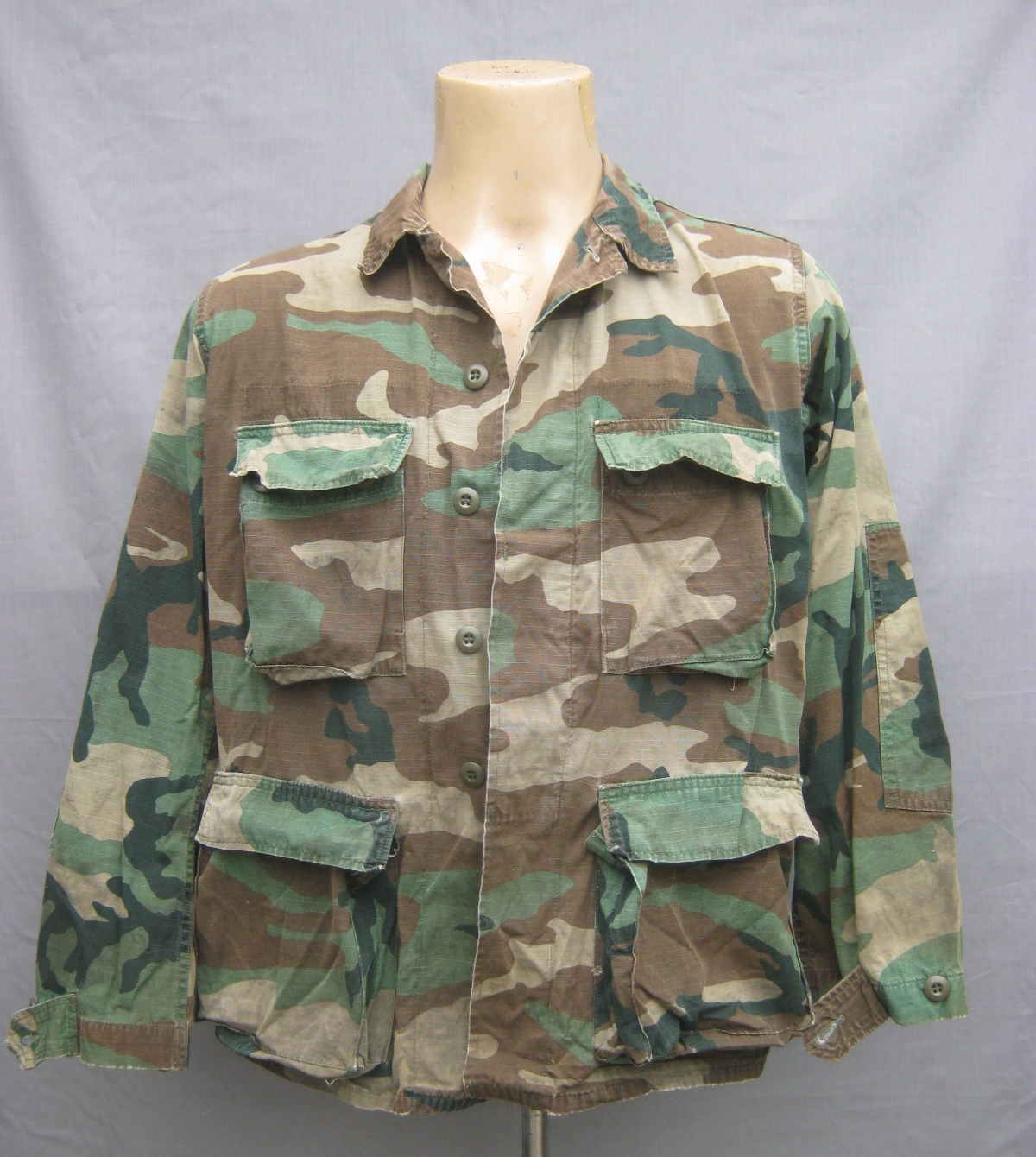 เสื้อทหารลายพราง
