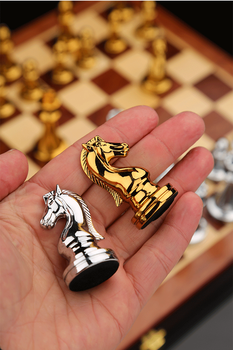 ชุดหมากรุกสากลไม้พับ (ตัวZinc Alloy สีgold & silver) Wooden Chess Set