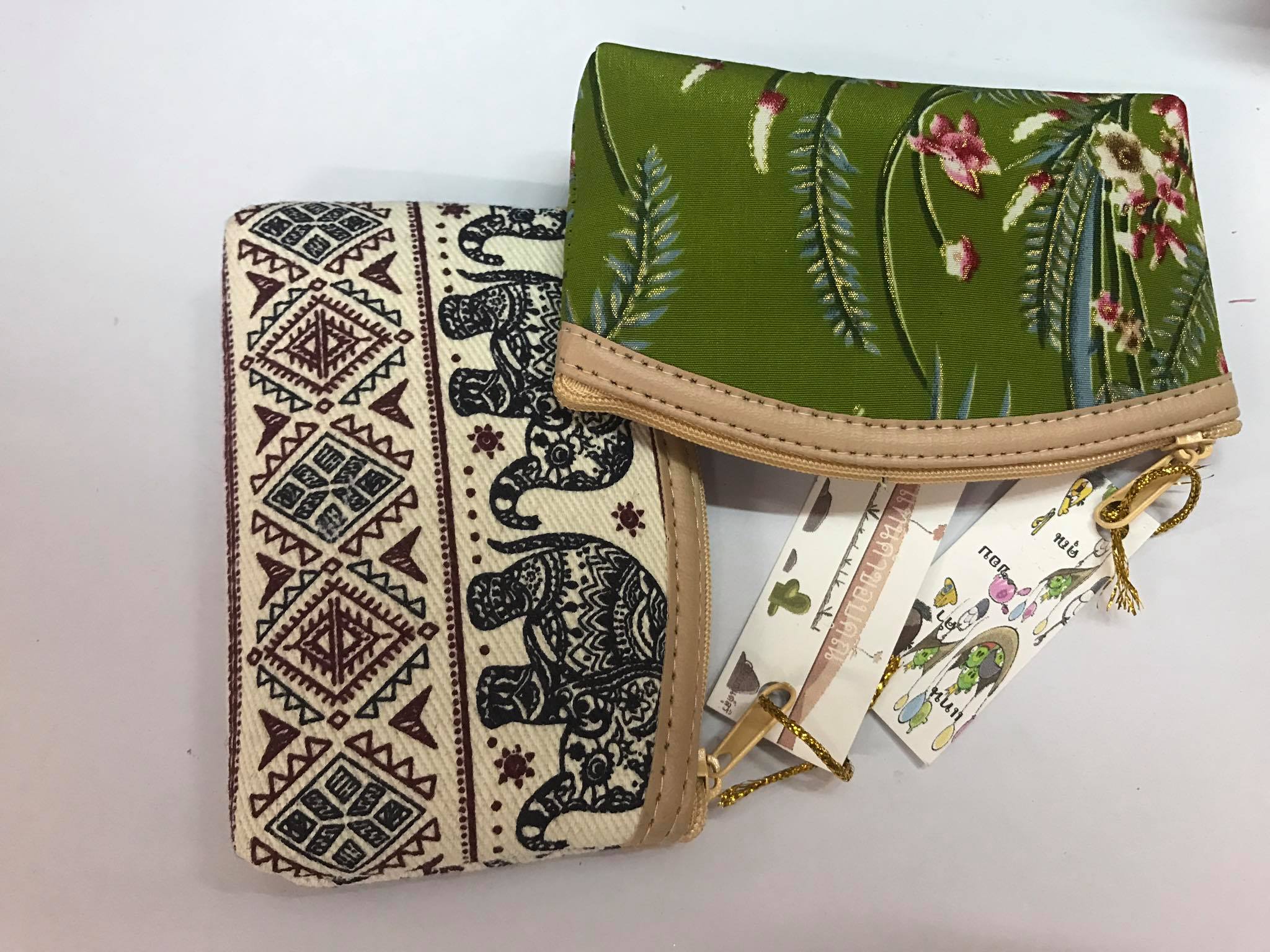 พวงกุญแจ กระเป๋าเหรียญผ้าขิด ของขวัญ ของชำรวย 7x9x cm// Keychain Coin Bag