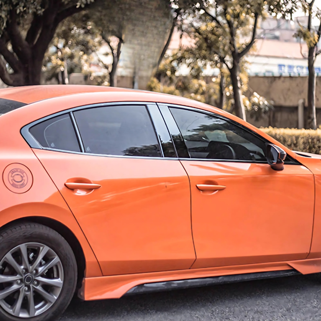 คิ้วกระจกขอบล่าง Mazda 3 สีดำไทเทเนียม
