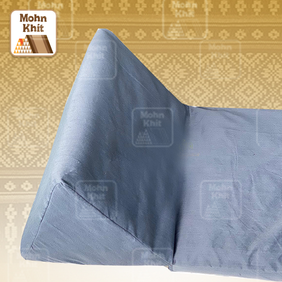 หมอนสามเหลี่ยม 15 ช่องติดเบาะ 3พับสีพื้น+ปลอกซิปเต็มใบ // 50x179x36 cm Tri-angle Khit kapok100%Traditional Floor Cushions 15 holes with 3 part of mattress.