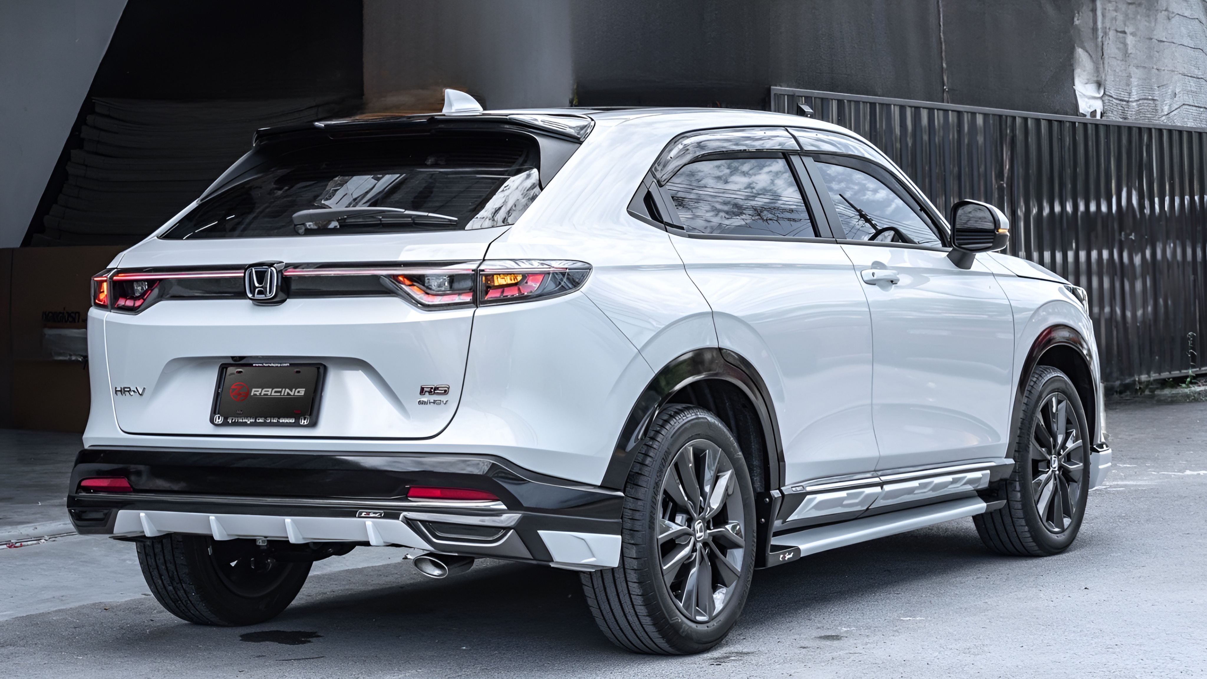 ชุดแต่ง ชุดสเกิร์ต Honda HR-V 2022-2025 รุ่น RS PLUS (สำหรับรถรุ่น RS เท่านั้น)