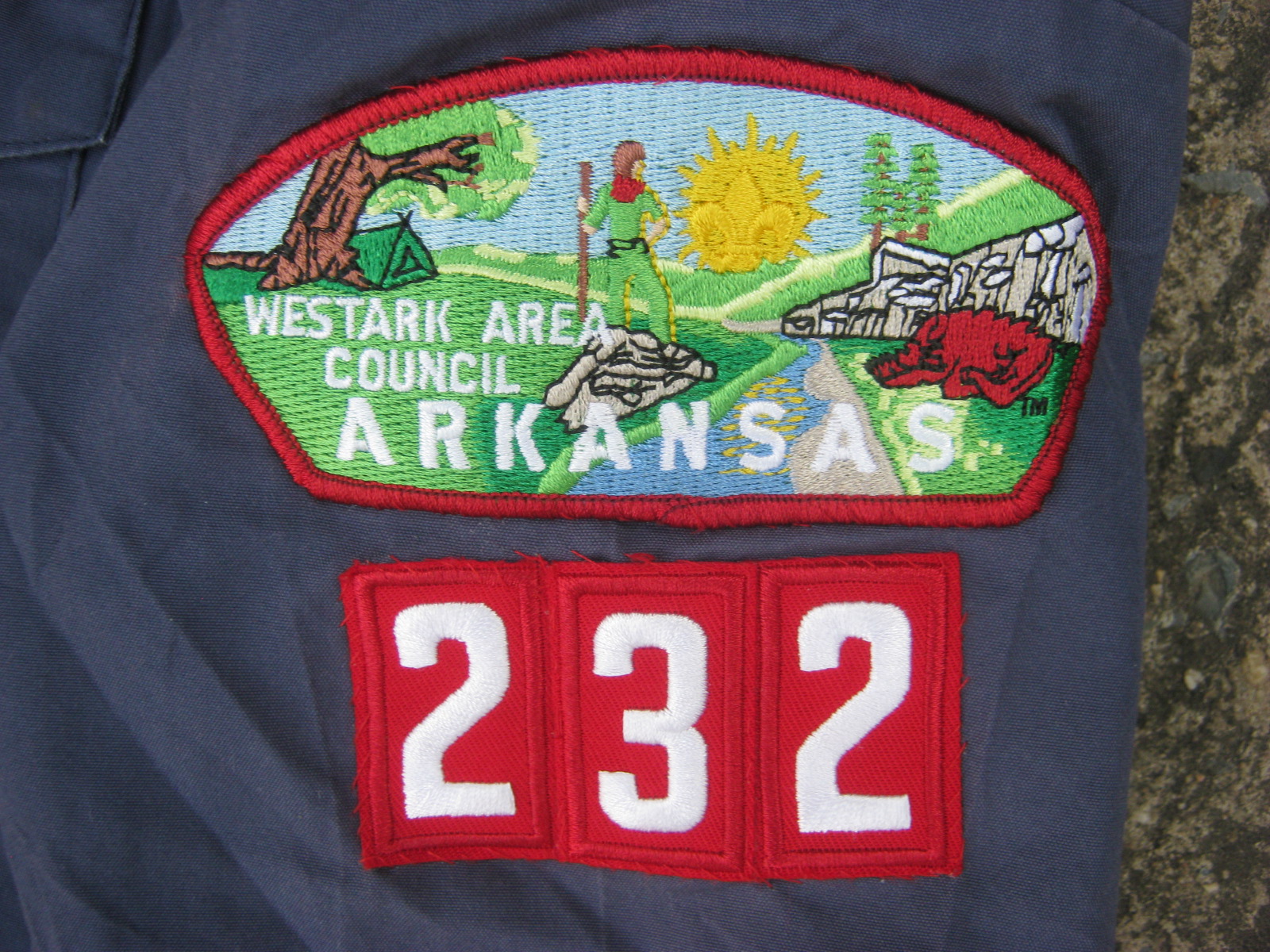 เสื้อลูกเสือพร้อมอาร์ม เพื่อการสะสมอาร์ม