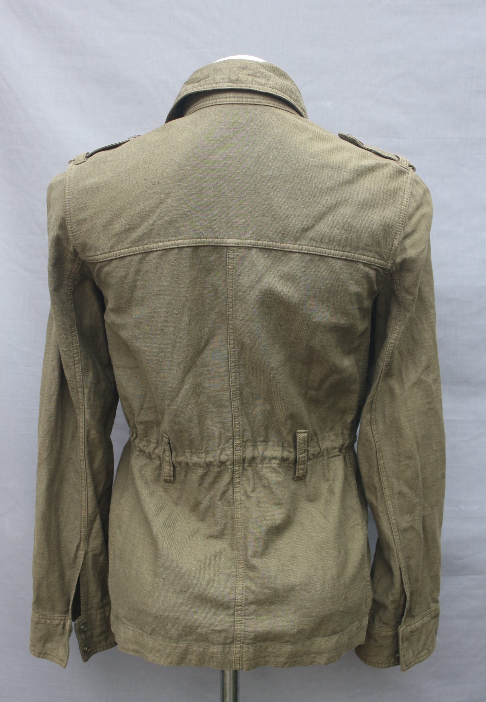 เสื้อแฟชั่นทหาร