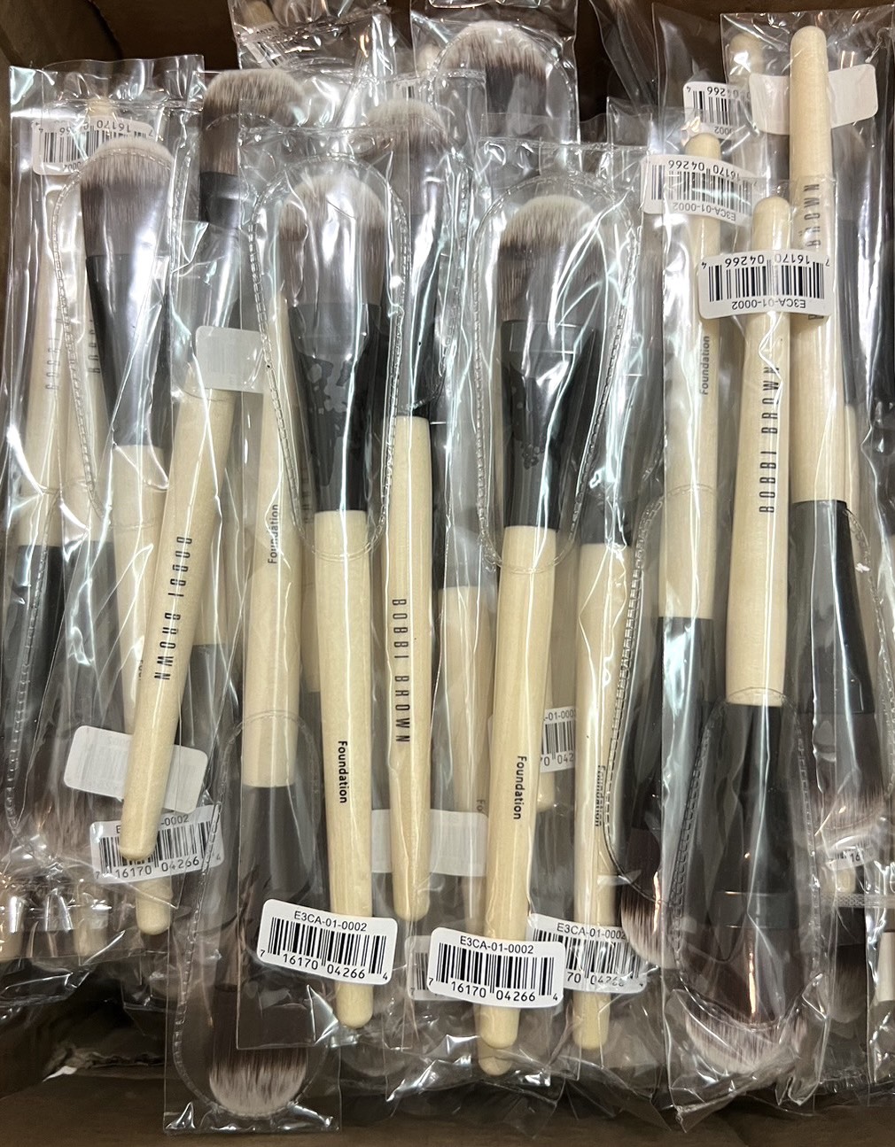 แปรงลงรองพื้น Bobbi Brown Foundation Brush (1อัน)