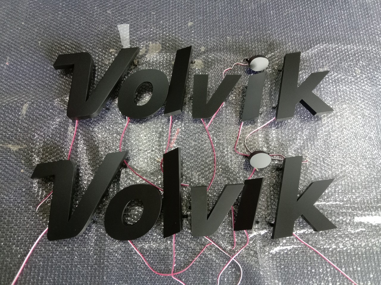 อักษรไฟออกหลัง Volvik