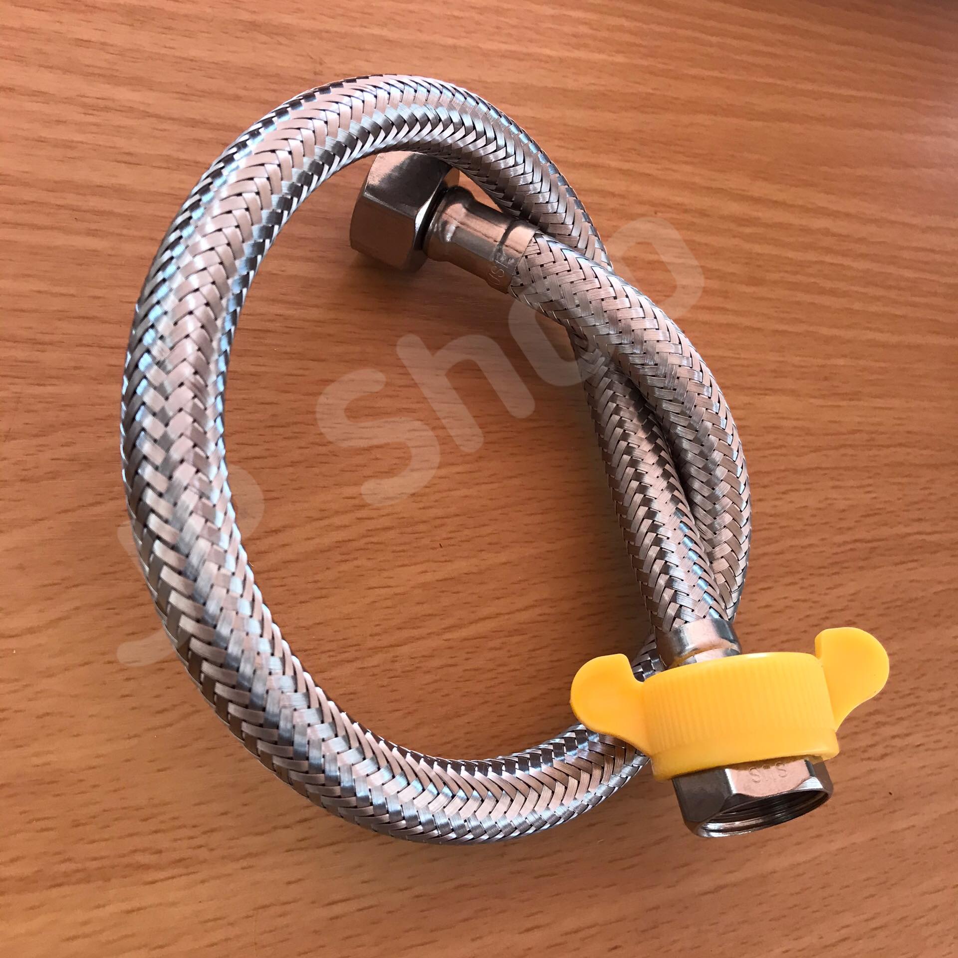 สายน้ำดี ความยาวขนาด 50 ซม. หัวสายสแตนเลส304 เกลียวใน4หุน(1/2") สำหรับต่อน้ำใช้ทั่วไป ห้องน้ำ ห้องครัว #5001