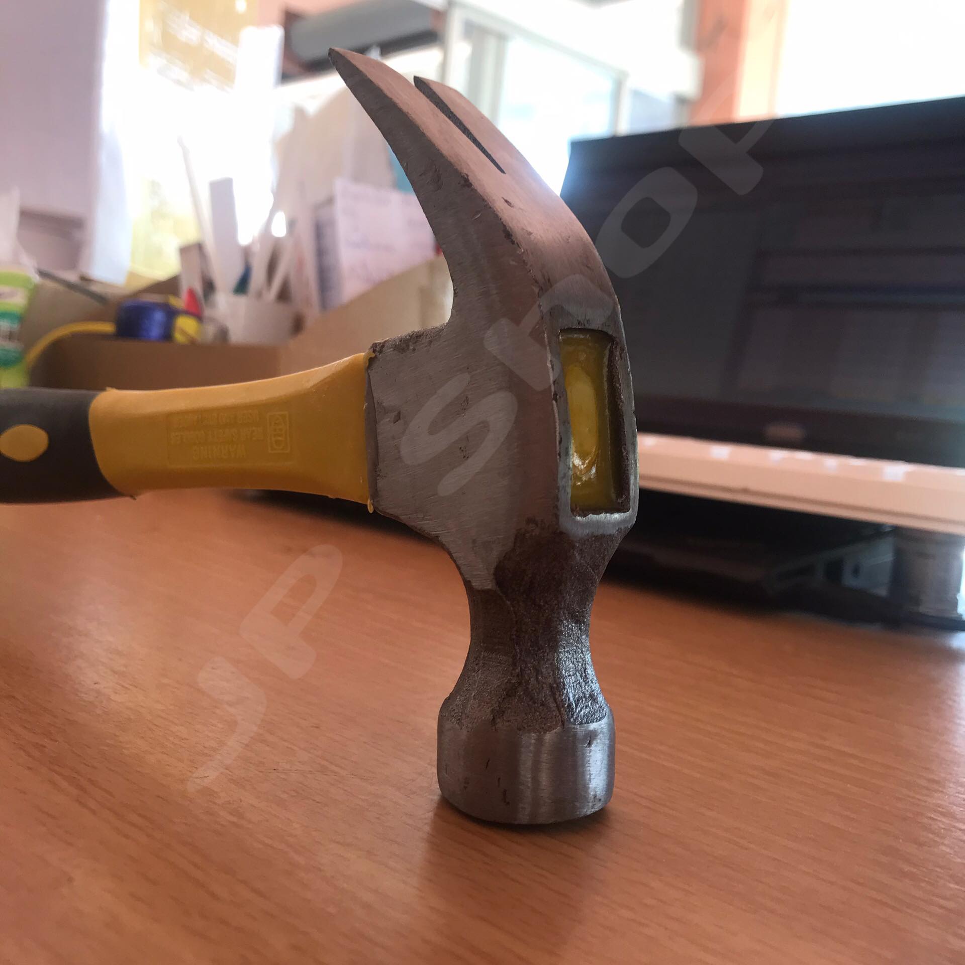 ค้อนตีตะปู ด้ามไฟเบอร์ คละสี 5 ขีด เหลือง-ดำ ราคาต่อ1 ชิ้น #001250