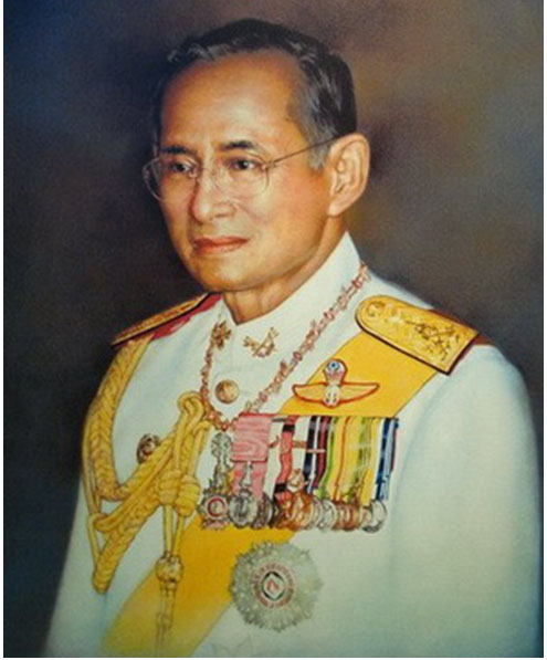 ครอสติสคริสตัล ในหลวงรัชกาลที่ 9 ฉลองพระองค์เครื่องแบบปกติขาว 3
