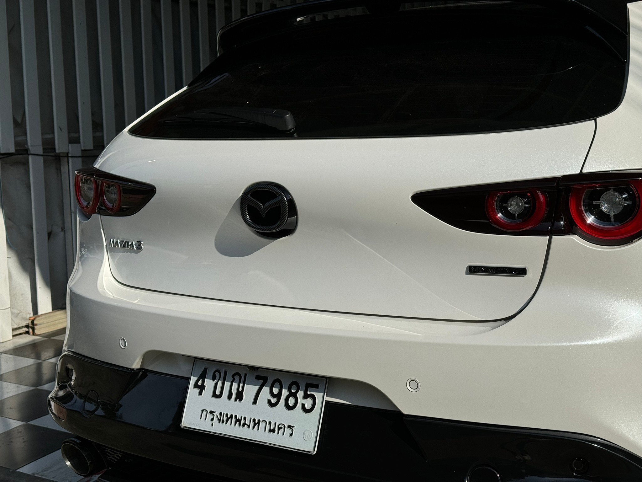 LOGO ฝาท้าย Carbon Mazda 3